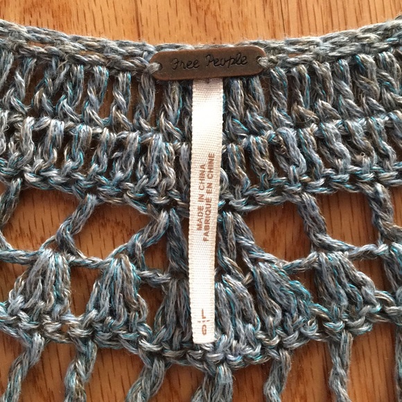 Free people sweater with bell sleeve and net back - Picture 2 of 5